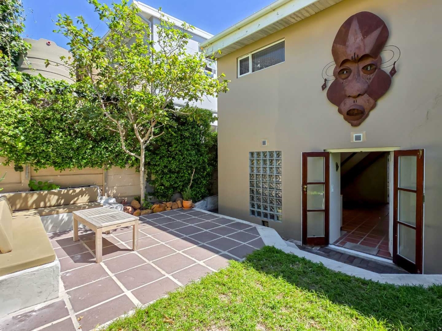 To Let 2 Bedroom Property for Rent in Vredehoek Western Cape